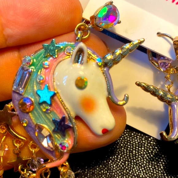 New  Betsey Johnson Unicorn Fringe Chandelier Earrings - Picture 6 of 15
